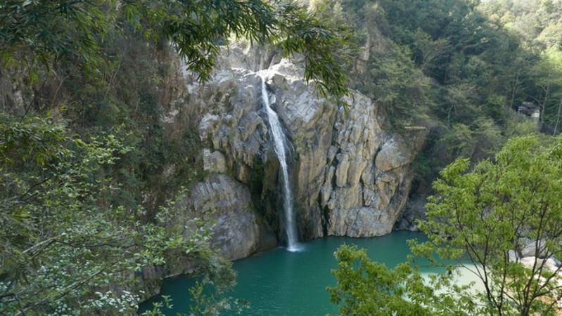 逃离阴森的岛屿